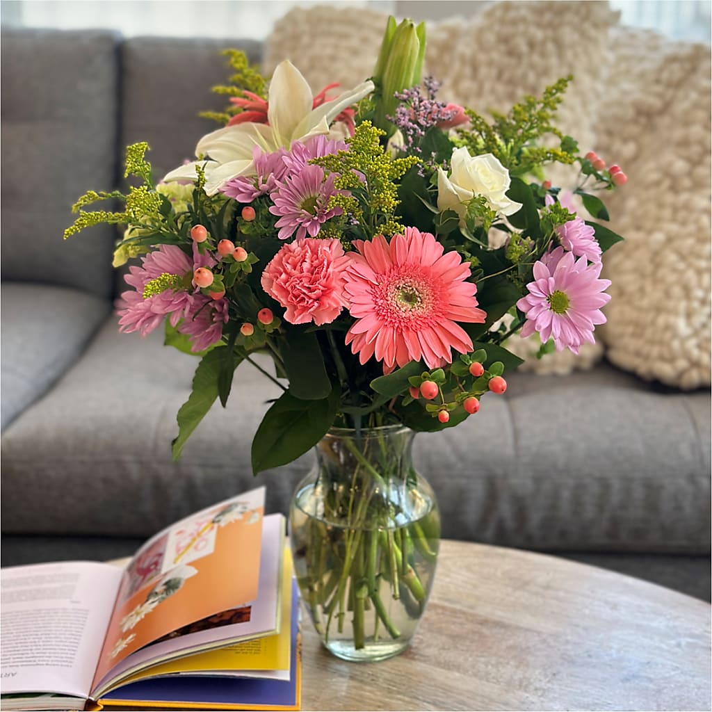Pastel Tradition - A Florist Original – Daisy Day Florist, Avondale Estates GA